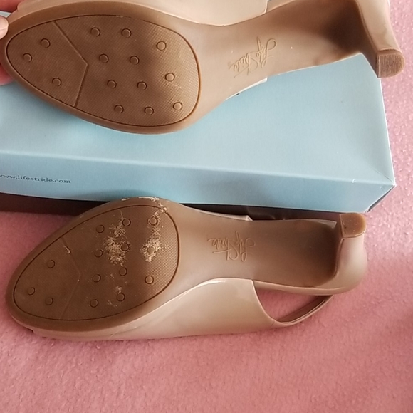 Taupe heels - Picture 5 of 6